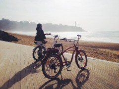 Le vélo électrique permet d'aller à l'assaut des contreforts pyrennéens au Pays basque