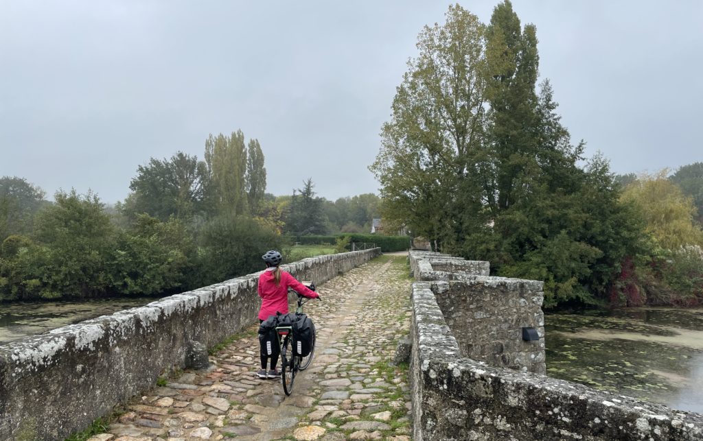 pont roman saint-généroux à vélo