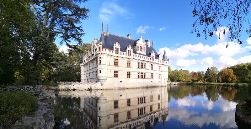 azay-le-rideau castle