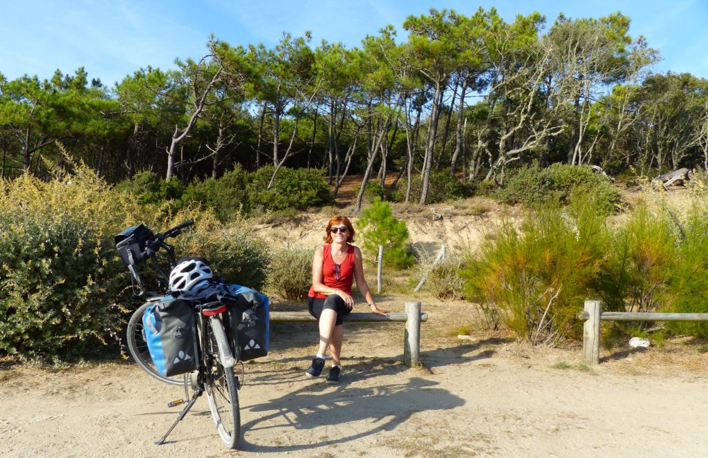 Cycliste devant forêt de Longeville